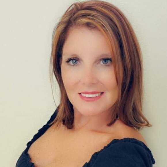 Meet your Posher, Gemma - Picture 1 of 1